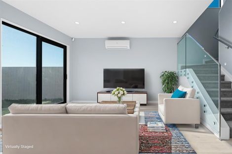 Photo of property in 8 Taipahitini Road, Rosehill, 2113