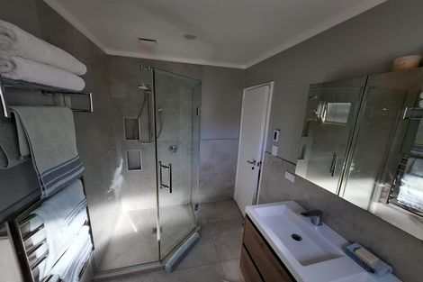 Photo of property in 1/64 Carlisle Road, Browns Bay, Auckland, 0630