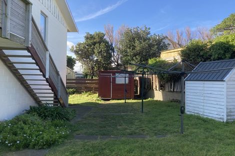 Photo of property in 105f2 Apu Crescent, Lyall Bay, Wellington, 6022