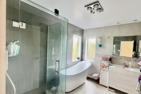 Photo of property in 240 Sturges Road, Henderson, Auckland, 0612