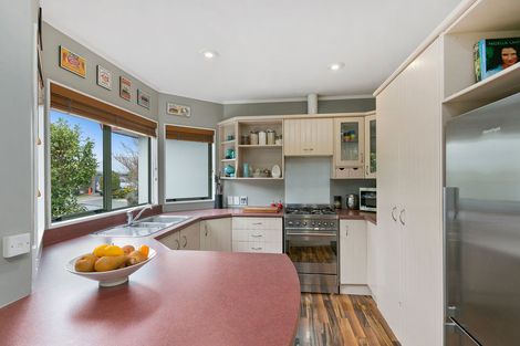 Photo of property in 8 Lingard Grove, Brooklyn, Wellington, 6021