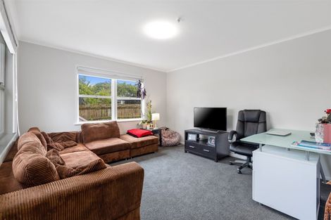 Photo of property in 2/35 Glenvar Road, Torbay, Auckland, 0630