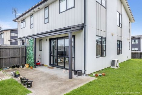 Photo of property in 27 Discovery Place, Marfell, New Plymouth, 4310