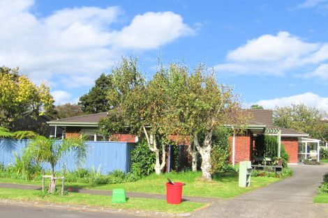 Photo of property in 2/17 Vivian Wilson Drive, Eastern Beach, Auckland, 2012