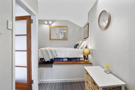 Photo of property in 402 Queens Drive, Lyall Bay, Wellington, 6022