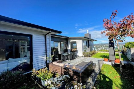 Photo of property in 8 The Track, Plimmerton, Porirua, 5026