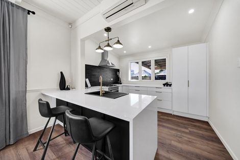 Photo of property in 56 Vogel Street, Hawera, 4610