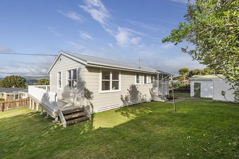 Photo of property in 2 Rakihau Place, Titahi Bay, Porirua, 5022