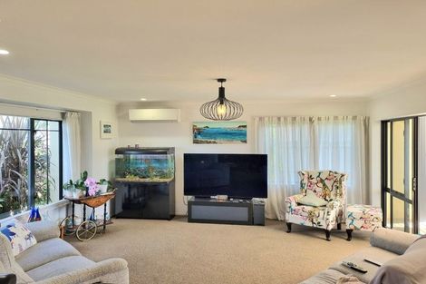 Photo of property in 5 Carlsberg Place, Papamoa Beach, Papamoa, 3118