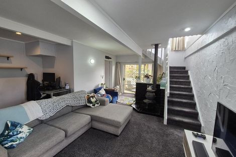 Photo of property in 2/12 Mahuta Grove, Northcote, Auckland, 0627