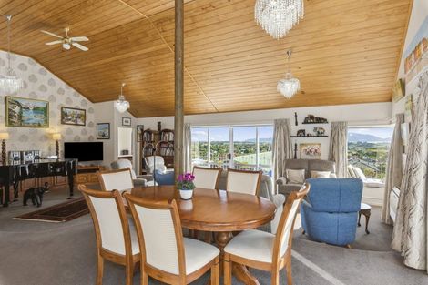 Photo of property in 49 Kakariki Grove, Waikanae, 5036