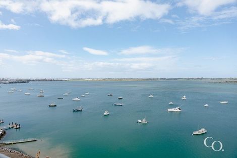Photo of property in 72 Devonport Road, Tauranga, 3110