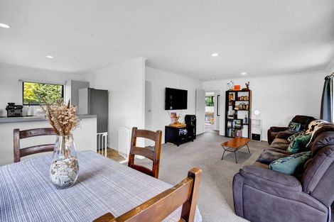 Photo of property in 21 Tawari Street, Inglewood, 4330