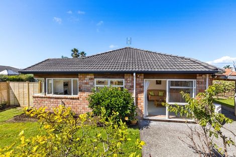 Photo of property in 11 Francis Skinner Place, Orewa, 0931