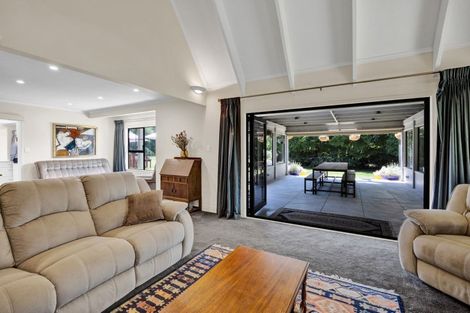 Photo of property in 48 Kairau Road West, Sentry Hill, New Plymouth, 4373