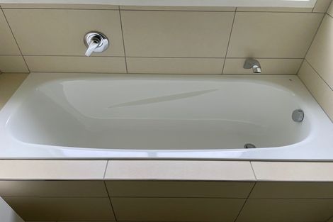 Photo of property in 1/37 Shanaway Rise, Hillcrest, Auckland, 0627