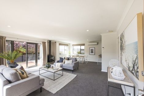 Photo of property in 128 Hillcrest Drive, Kelvin Grove, Palmerston North, 4414