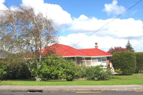 Photo of property in 10 Strid Road, Te Atatu South, Auckland, 0610
