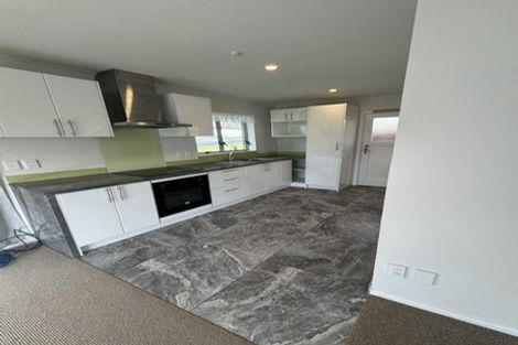 Photo of property in 12 Dawnhaven Drive, Te Atatu Peninsula, Auckland, 0610