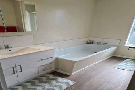 Photo of property in 17 Mckellar Place, Hornby, Christchurch, 8042