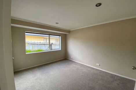 Photo of property in 8 Moycullien Lane, East Tamaki Heights, Auckland, 2016