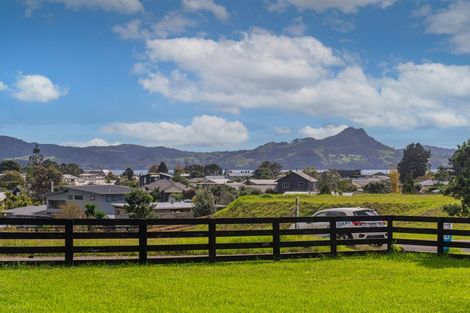 Photo of property in 1 Tinirau Place, Cooks Beach, 3591