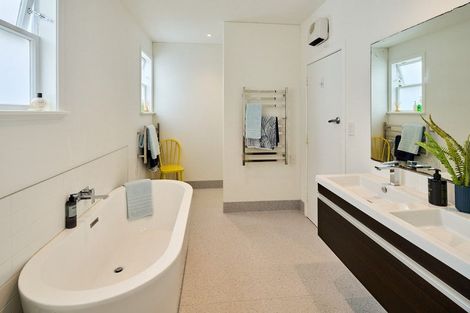 Photo of property in 41 Raroa Terrace, Tawa, Wellington, 5028