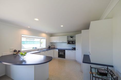 Photo of property in 17 Crown Hill, Paraparaumu, 5032