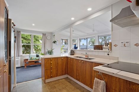 Photo of property in 15 Renata Crescent, Te Atatu Peninsula, Auckland, 0610