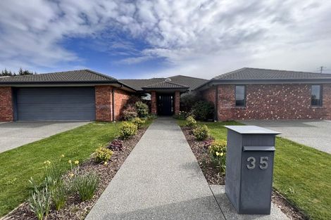 Photo of property in 35 Ruahine Place, Parklands, Christchurch, 8083