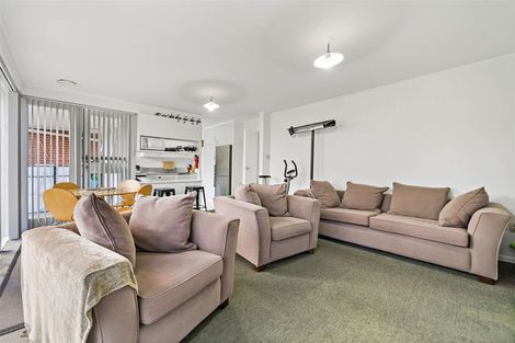 Photo of property in 2/7 Alwyn Avenue, Te Atatu South, Auckland, 0610