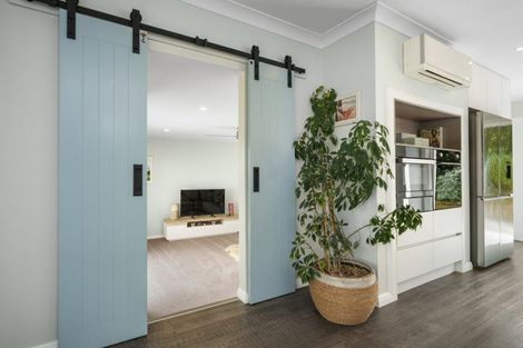 Photo of property in 16 Tralee Street, Omokoroa, 3114