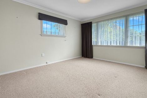 Photo of property in 44 Queenwood Road, Levin, 5510