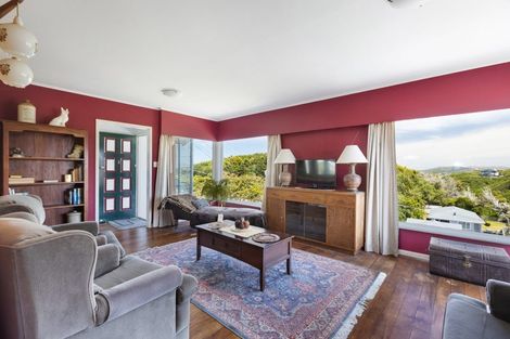 Photo of property in 25 Miles Crescent, Newlands, Wellington, 6037