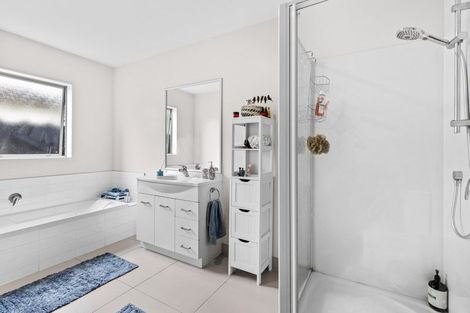 Photo of property in 106 Popokatea Drive, Takanini, 2112