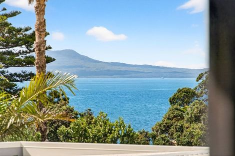 Photo of property in 2/50 Masterton Road, Rothesay Bay, Auckland, 0630