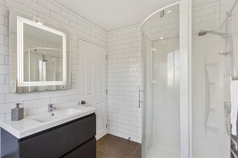Photo of property in 121 Forrest Hill Road, Forrest Hill, Auckland, 0620