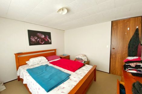 Photo of property in 3 Lynwood Road, New Lynn, Auckland, 0600