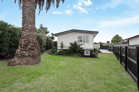 Photo of property in 1/49 Fairclough Road, Beach Haven, Auckland, 0626