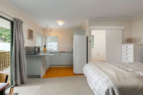 Photo of property in 21 Amelia Crescent, Waikawa, Picton, 7220