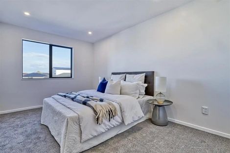 Photo of property in 17a Waka Ama Road, Karaka, 2113
