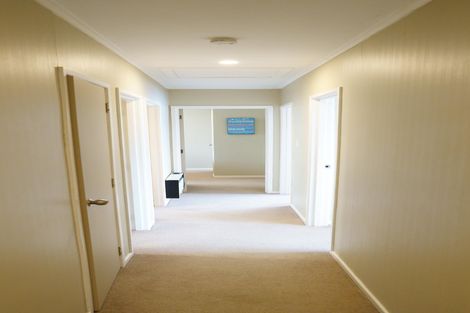 Photo of property in 4 D'urville Place, Kelvin Grove, Palmerston North, 4414