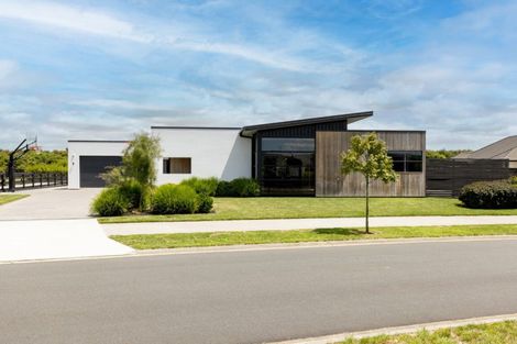 Photo of property in 17 Mike Smith Drive, Cambridge, 3434