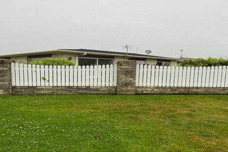 Photo of property in 28 Oriwa Street, Waikanae, 5036
