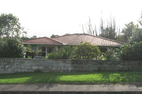 Photo of property in 28 Gill Avenue, Te Atatu Peninsula, Auckland, 0610