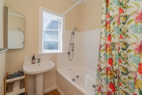 Photo of property in 24 Gardner Avenue, New Lynn, Auckland, 0600