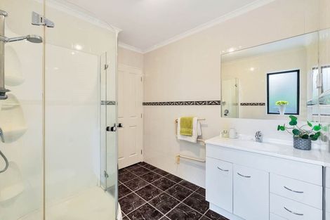 Photo of property in 15 San Carlo Court, Henderson, Auckland, 0612