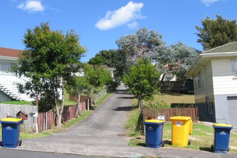 Photo of property in 1/9 Santiago Crescent, Unsworth Heights, Auckland, 0632