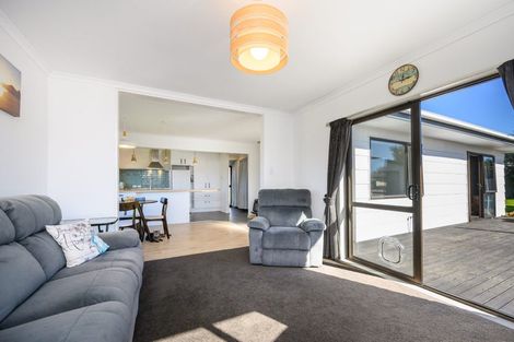 Photo of property in 53 Raglan Avenue, Cloverlea, Palmerston North, 4412