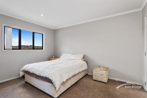 Photo of property in 9 Vicente Place, Oteha, Auckland, 0632